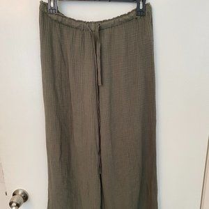 Velvet Olive flowy pant! Size 4